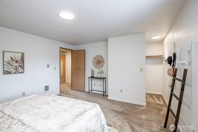 5714 99th Street Ct E, Puyallup, WA 98373
