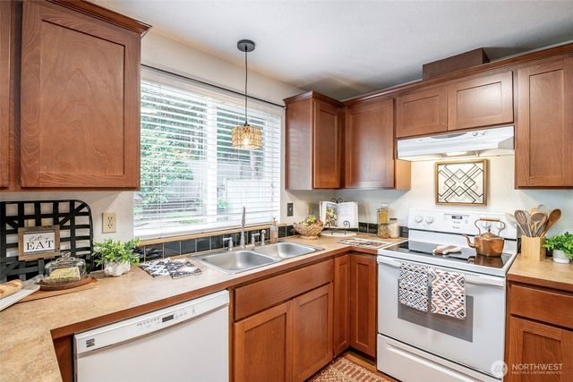 5714 99th Street Ct E, Puyallup, WA 98373