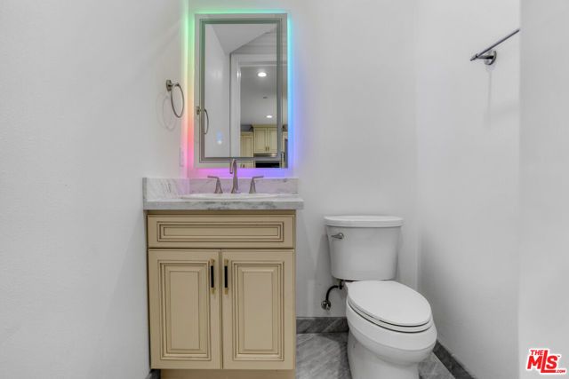 2017 Centinela Avenue C, Santa Monica, CA 90404