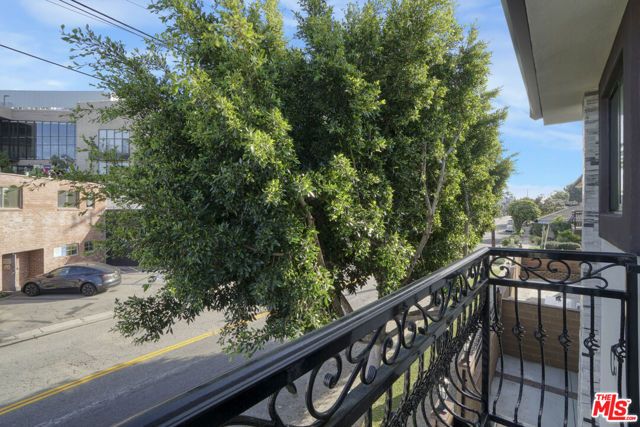 2017 Centinela Avenue C, Santa Monica, CA 90404