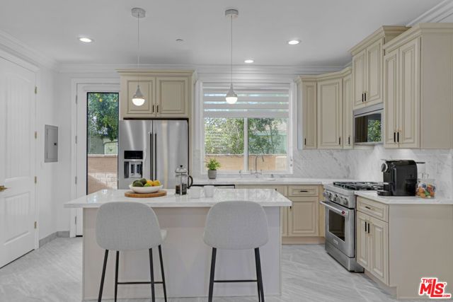 2017 Centinela Avenue C, Santa Monica, CA 90404