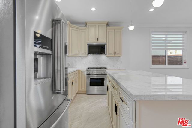 2017 Centinela Avenue C, Santa Monica, CA 90404