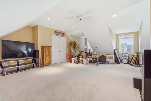 1975 Middlesex St 19, Lowell, MA 01851