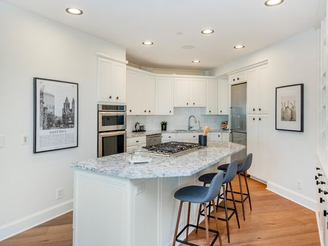 59 4th Street W 23C, Saint Paul, MN 55102