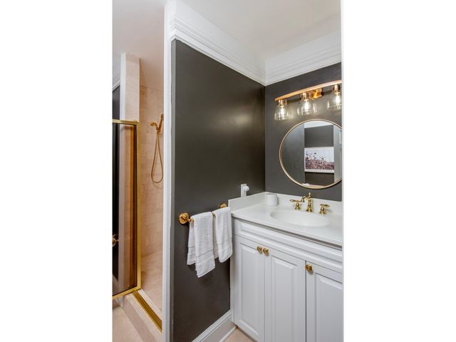 59 4th Street W 23C, Saint Paul, MN 55102