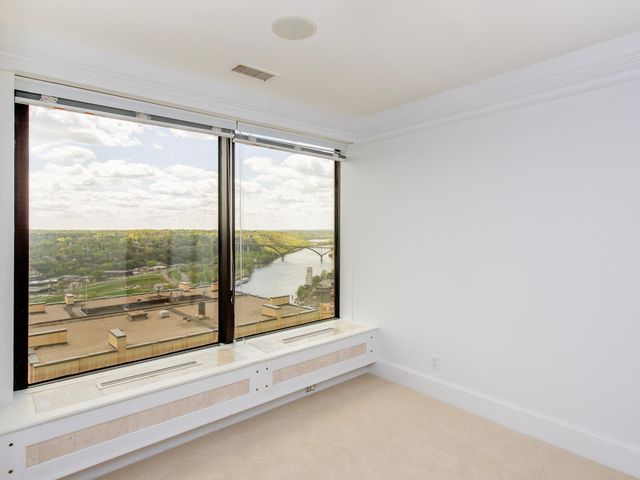 59 4th Street W 23C, Saint Paul, MN 55102