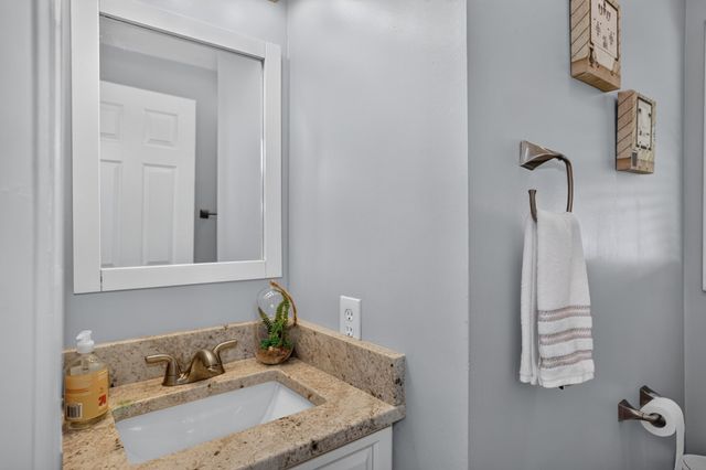 22 Byron St, Worcester, MA 01605