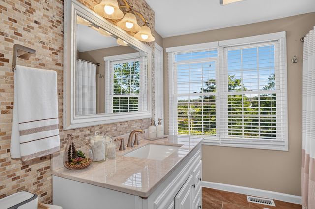 22 Byron St, Worcester, MA 01605