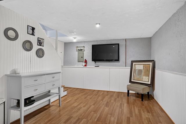 22 Byron St, Worcester, MA 01605