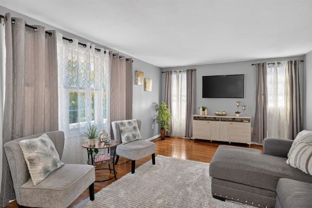 22 Byron St, Worcester, MA 01605