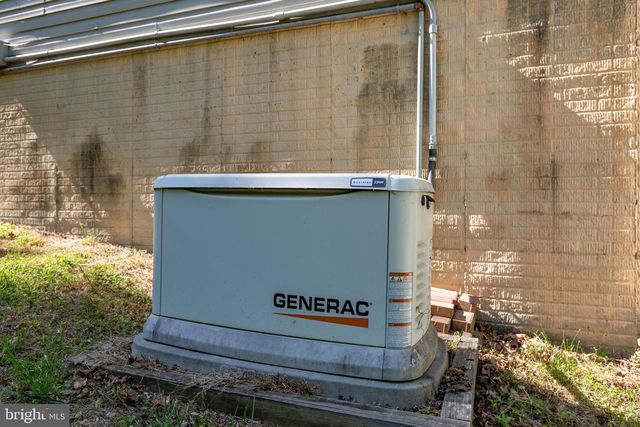 5 RETREAT LN, Fredericksburg, VA 22405