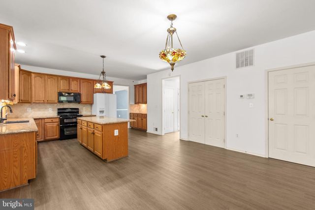 5 RETREAT LN, Fredericksburg, VA 22405