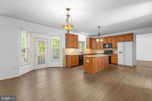 5 RETREAT LN, Fredericksburg, VA 22405