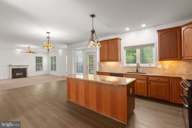 5 RETREAT LN, Fredericksburg, VA 22405