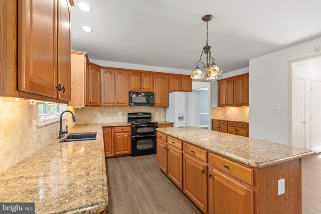 5 RETREAT LN, Fredericksburg, VA 22405