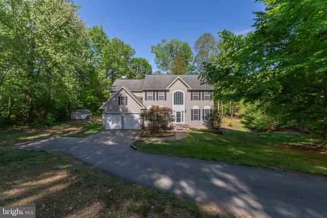 5 RETREAT LN, Fredericksburg, VA 22405