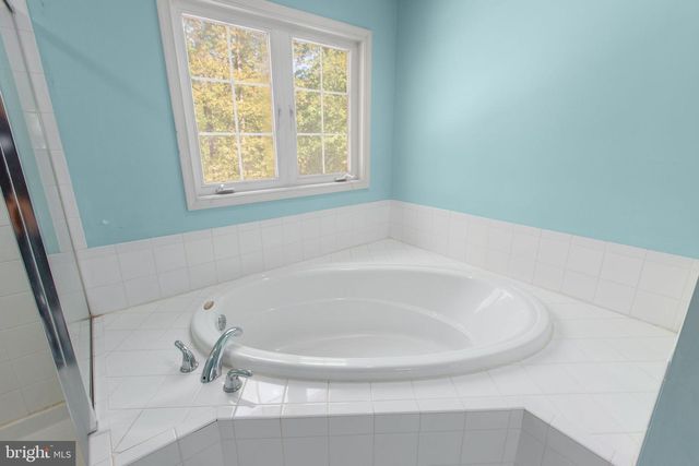 5 RETREAT LN, Fredericksburg, VA 22405