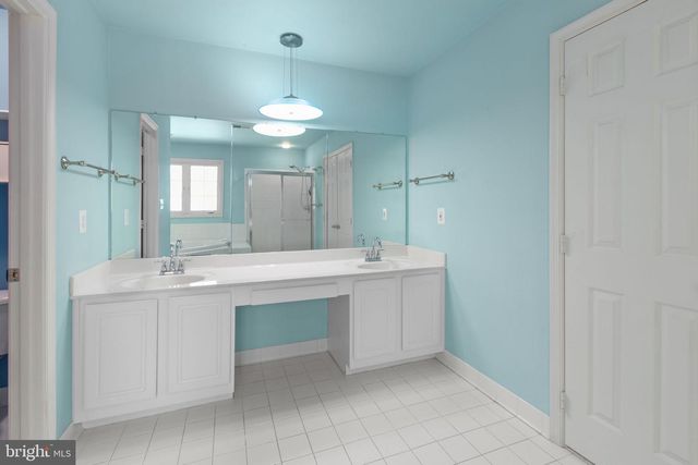 5 RETREAT LN, Fredericksburg, VA 22405