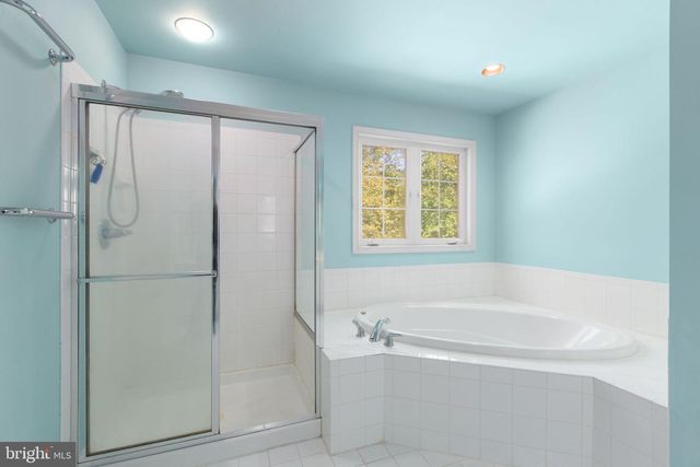 5 RETREAT LN, Fredericksburg, VA 22405