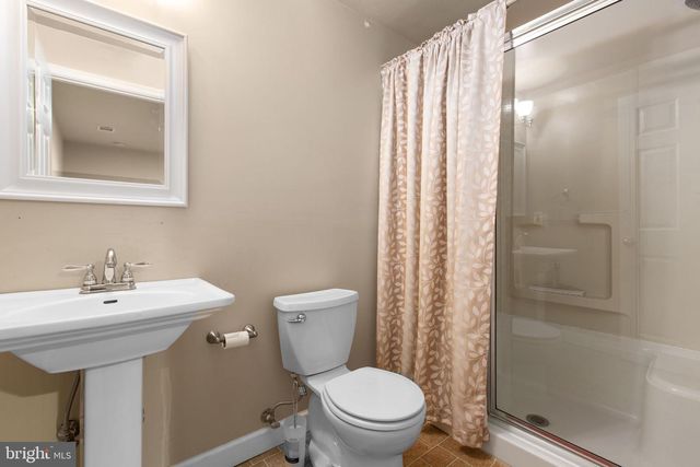 5 RETREAT LN, Fredericksburg, VA 22405