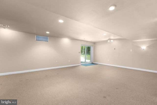 5 RETREAT LN, Fredericksburg, VA 22405