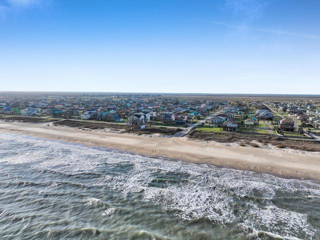 866 Wommack, Crystal Beach, TX 77650