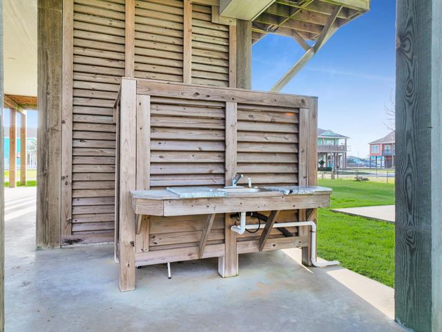 866 Wommack, Crystal Beach, TX 77650