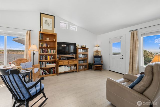 13021 Road 12.7 NW, Quincy, WA 98848