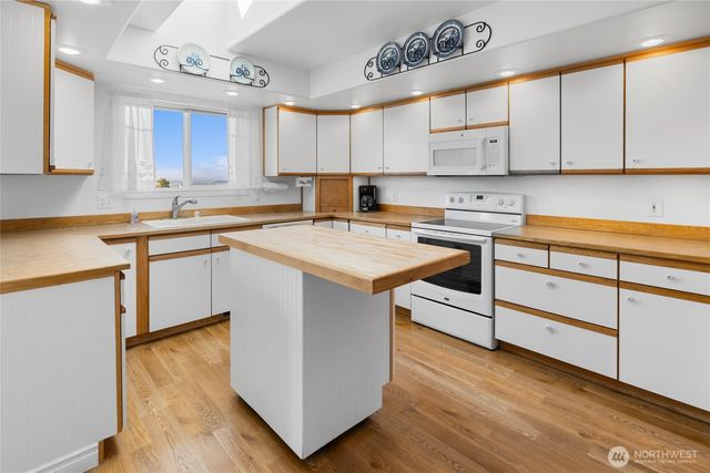 13021 Road 12.7 NW, Quincy, WA 98848