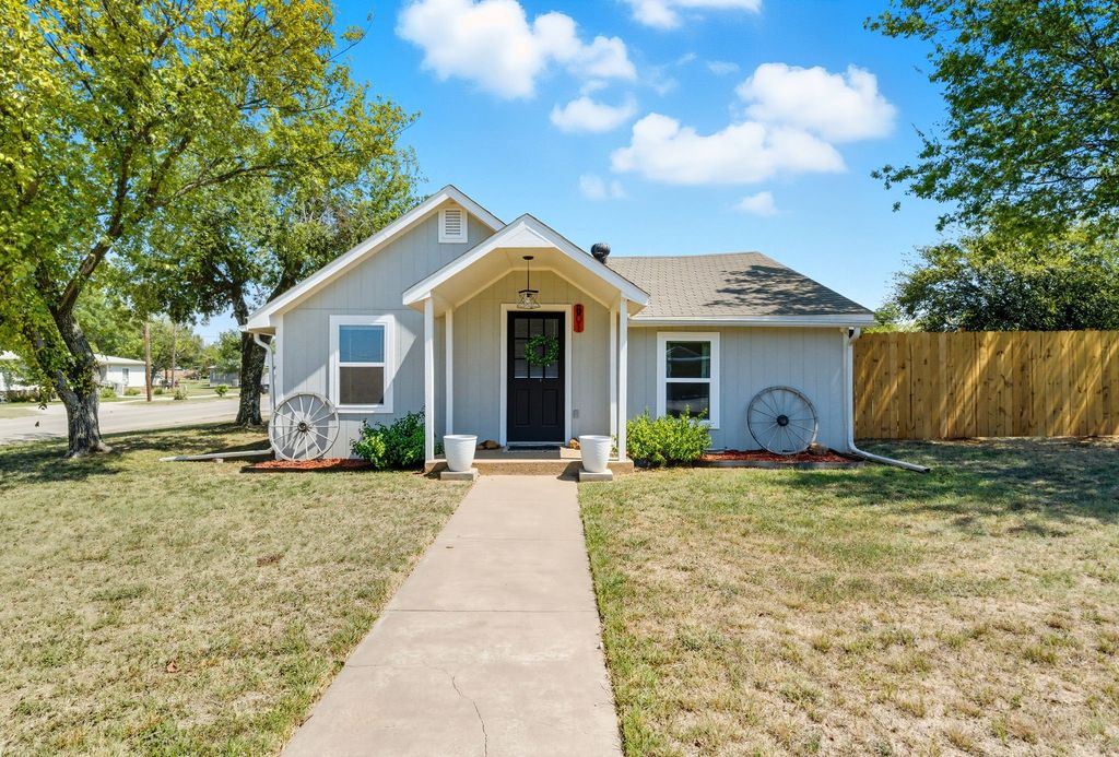 801 Carolina Street, Graham, TX 76450