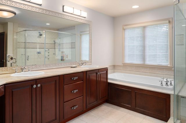 14 LONGMEADOW ST, Newtown, PA 18940