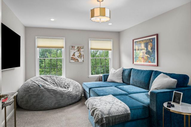 14 LONGMEADOW ST, Newtown, PA 18940
