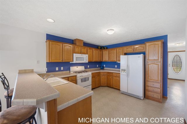 5245 W Scenic Turn Lane, Holland, MI 49423