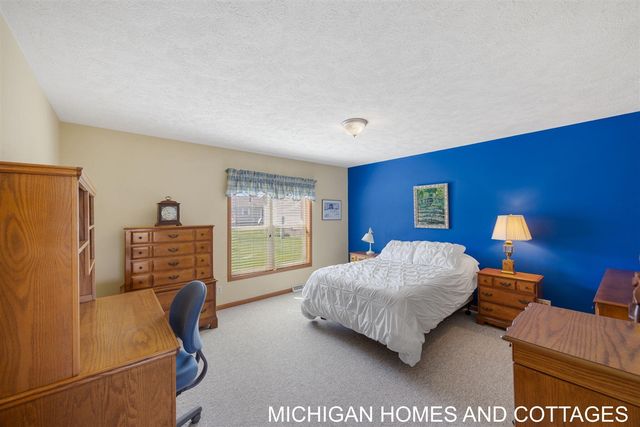 5245 W Scenic Turn Lane, Holland, MI 49423