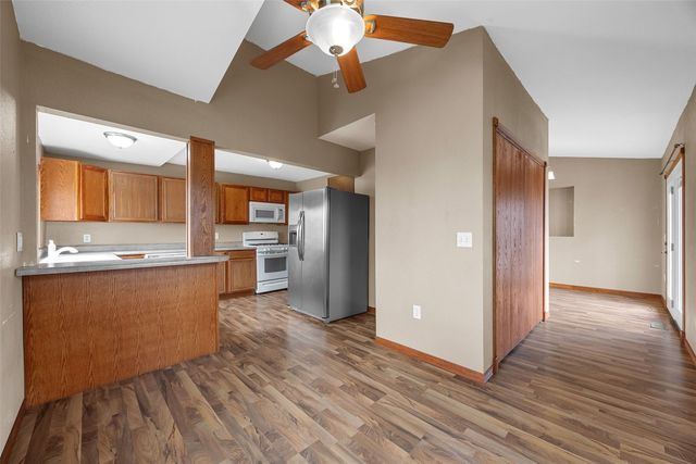 1000 Stinocher Street, Solon, IA 52333