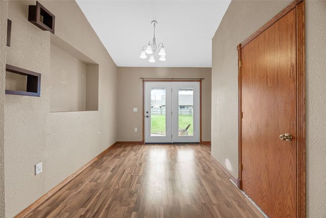 1000 Stinocher Street, Solon, IA 52333