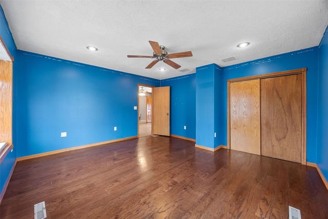 1000 Stinocher Street, Solon, IA 52333