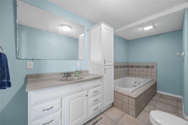 1000 Stinocher Street, Solon, IA 52333