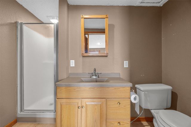 1000 Stinocher Street, Solon, IA 52333