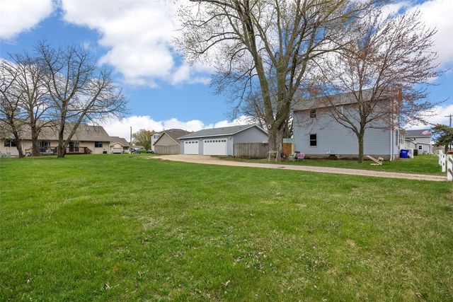 1000 Stinocher Street, Solon, IA 52333