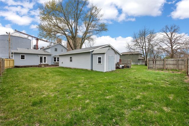 1000 Stinocher Street, Solon, IA 52333