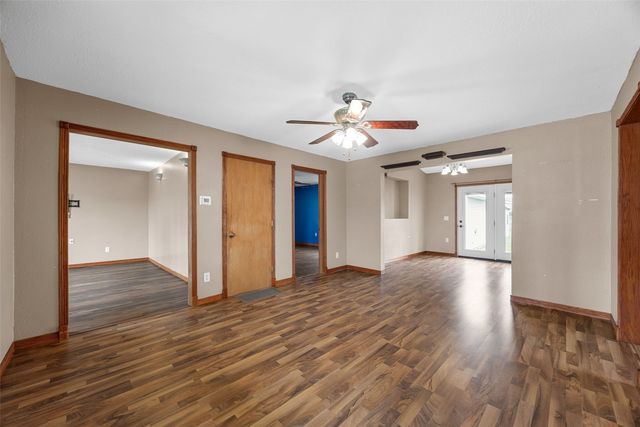 1000 Stinocher Street, Solon, IA 52333