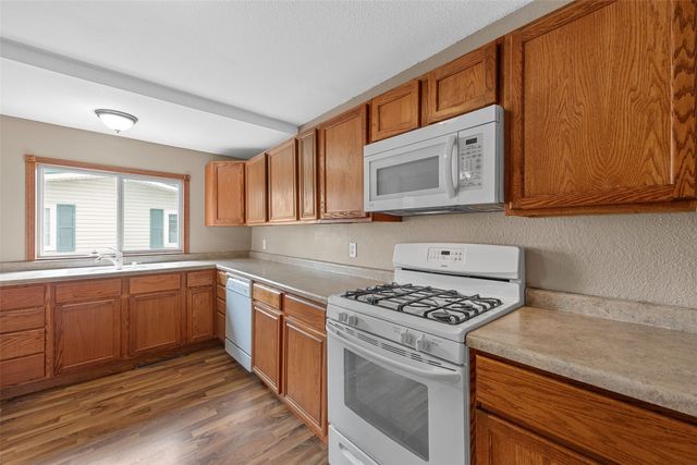 1000 Stinocher Street, Solon, IA 52333