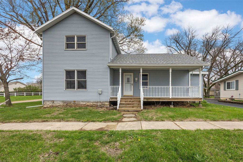 1000 Stinocher Street, Solon, IA 52333