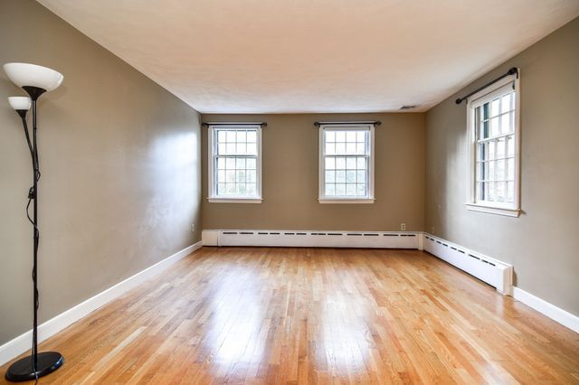 15 Juniper Ln, Dover, MA 02030