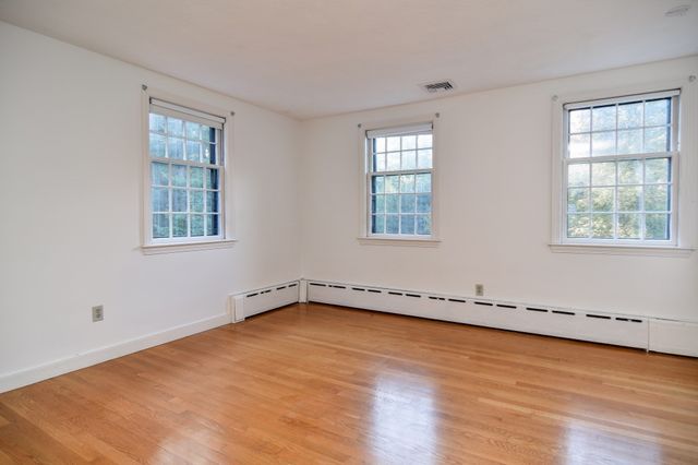 15 Juniper Ln, Dover, MA 02030