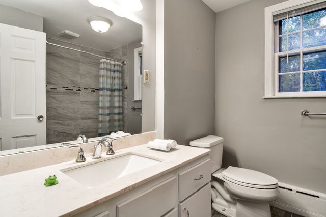 15 Juniper Ln, Dover, MA 02030