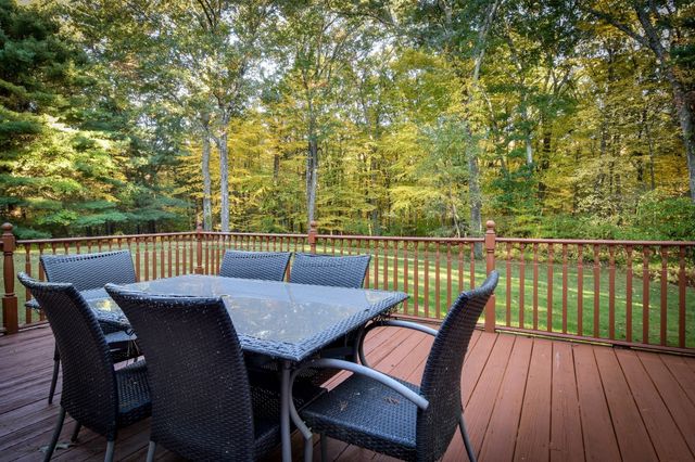 15 Juniper Ln, Dover, MA 02030