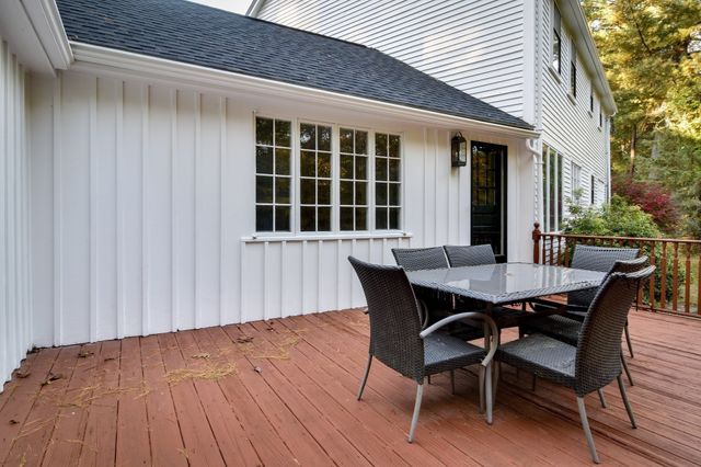 15 Juniper Ln, Dover, MA 02030