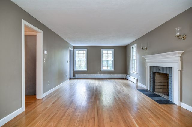 15 Juniper Ln, Dover, MA 02030